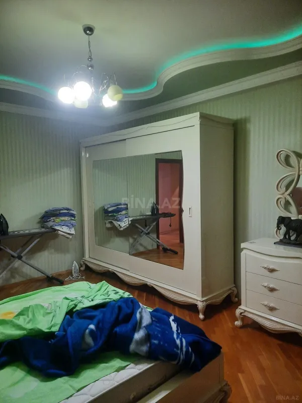 Satılır 3 otaqlı mənzil 160 m²