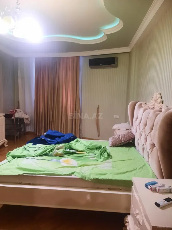 Satılır 3 otaqlı mənzil 160 m²