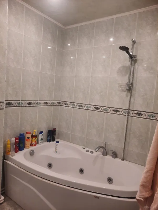 Satılır 3 otaqlı mənzil 160 m²