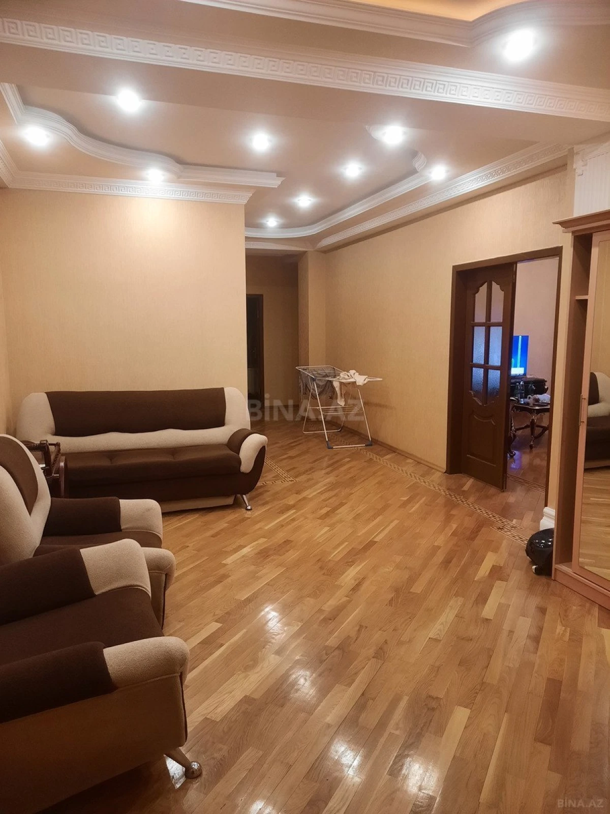 Satılır 3 otaqlı mənzil 160 m²