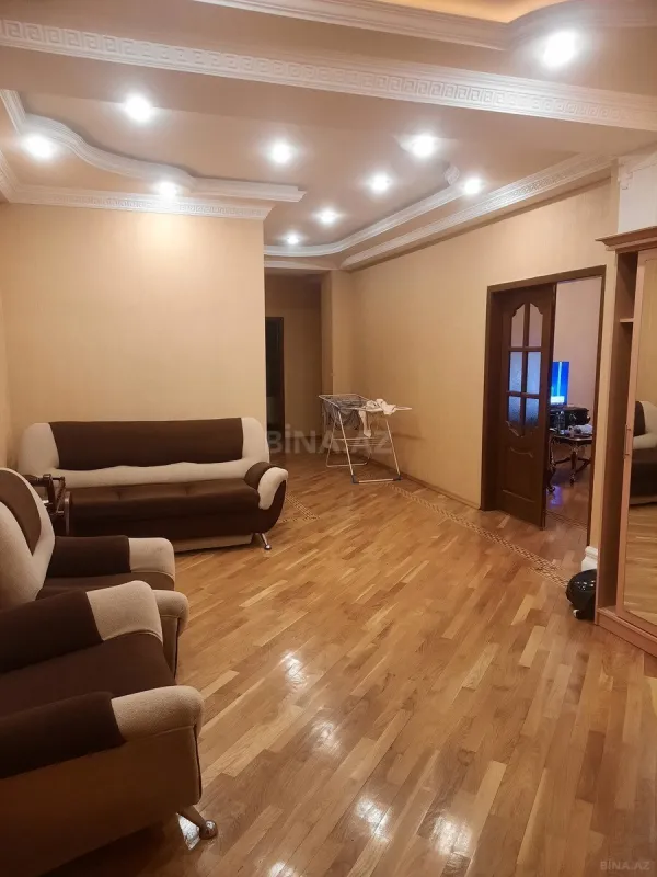Satılır 3 otaqlı mənzil 160 m²