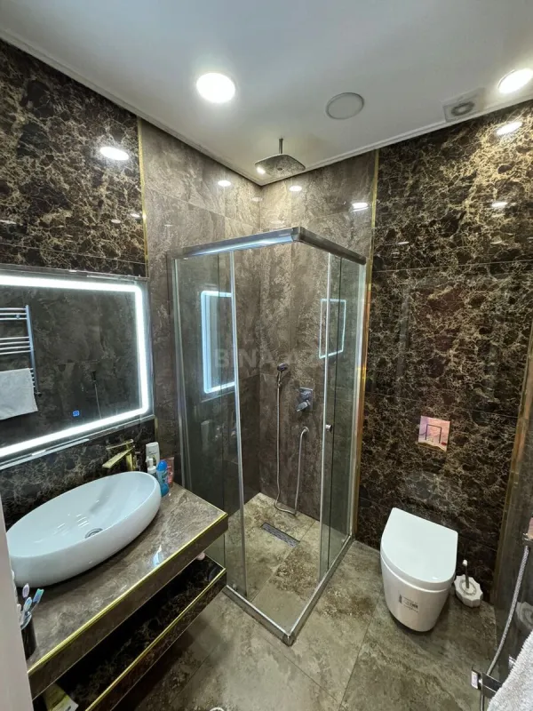 Satılır 2 otaqlı mənzil 105 m²