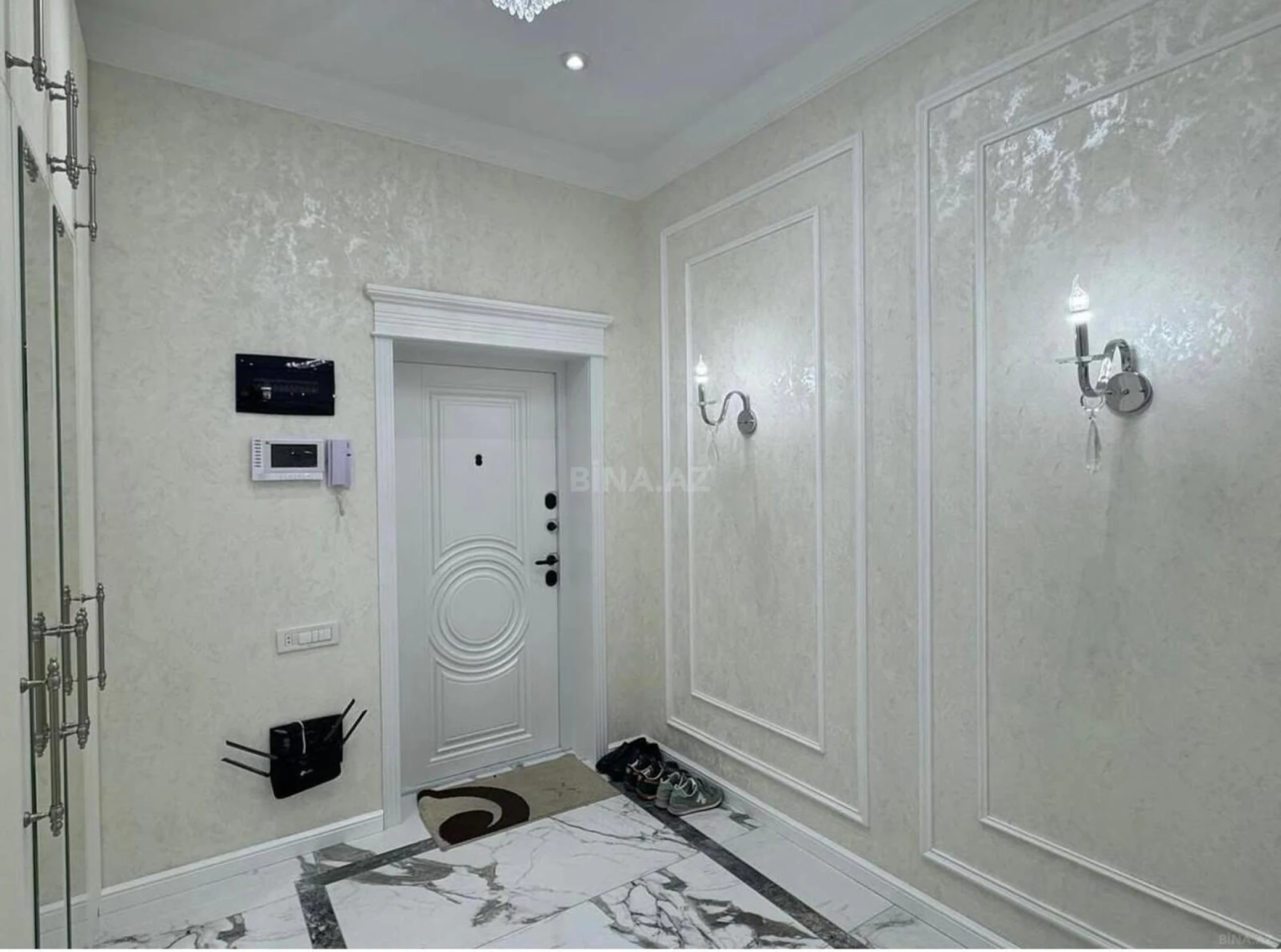 Satılır 2 otaqlı mənzil 108 m²