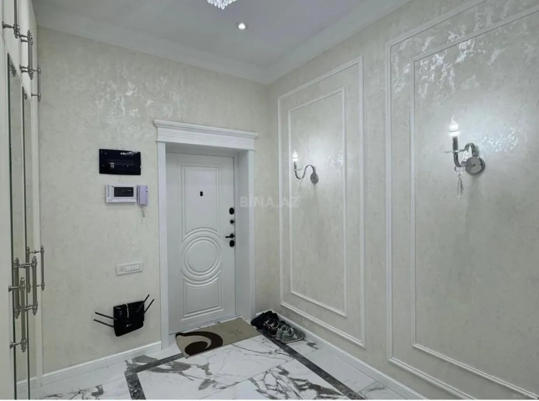 Satılır 2 otaqlı mənzil 108 m²