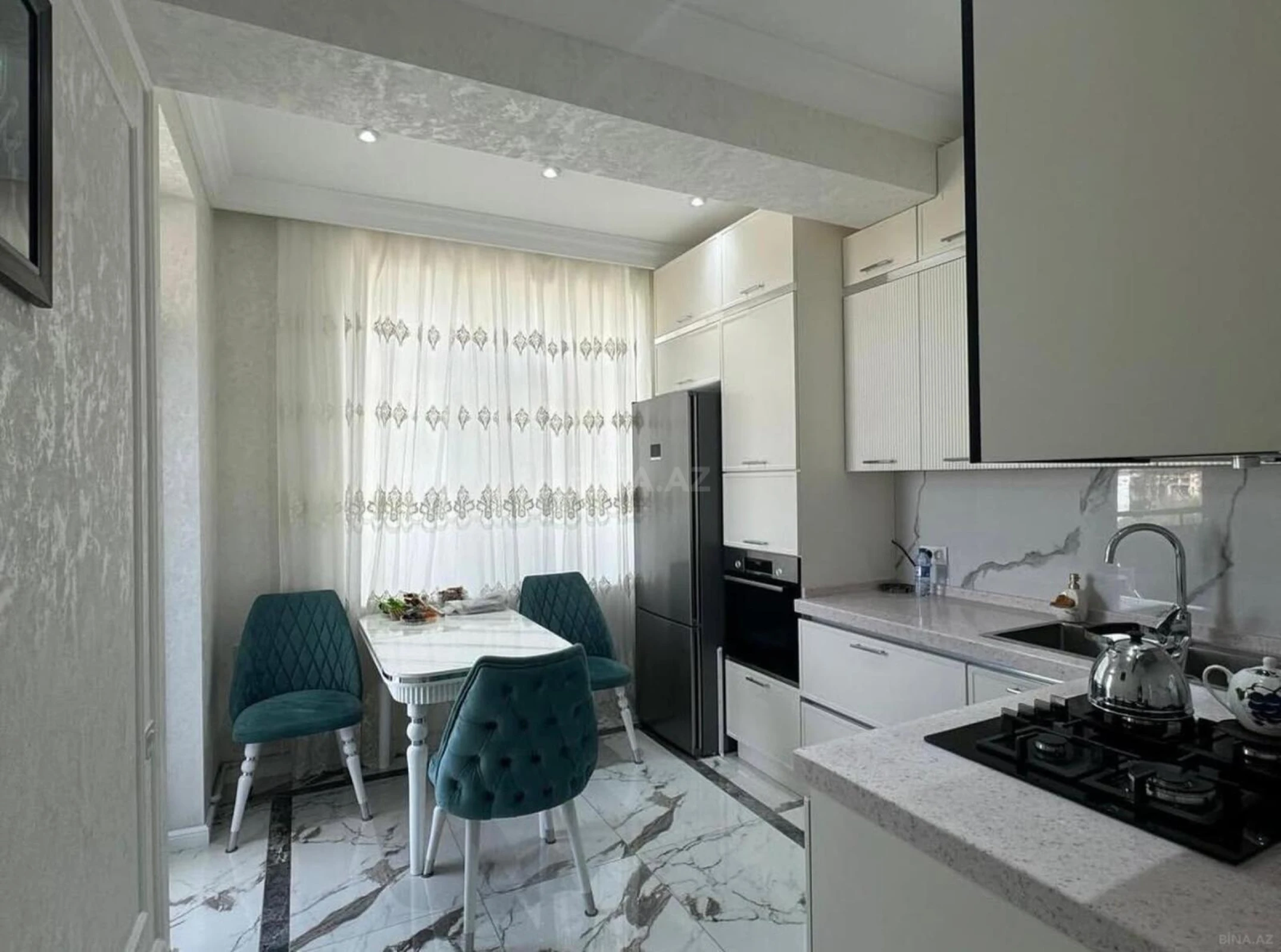 Satılır 2 otaqlı mənzil 108 m²