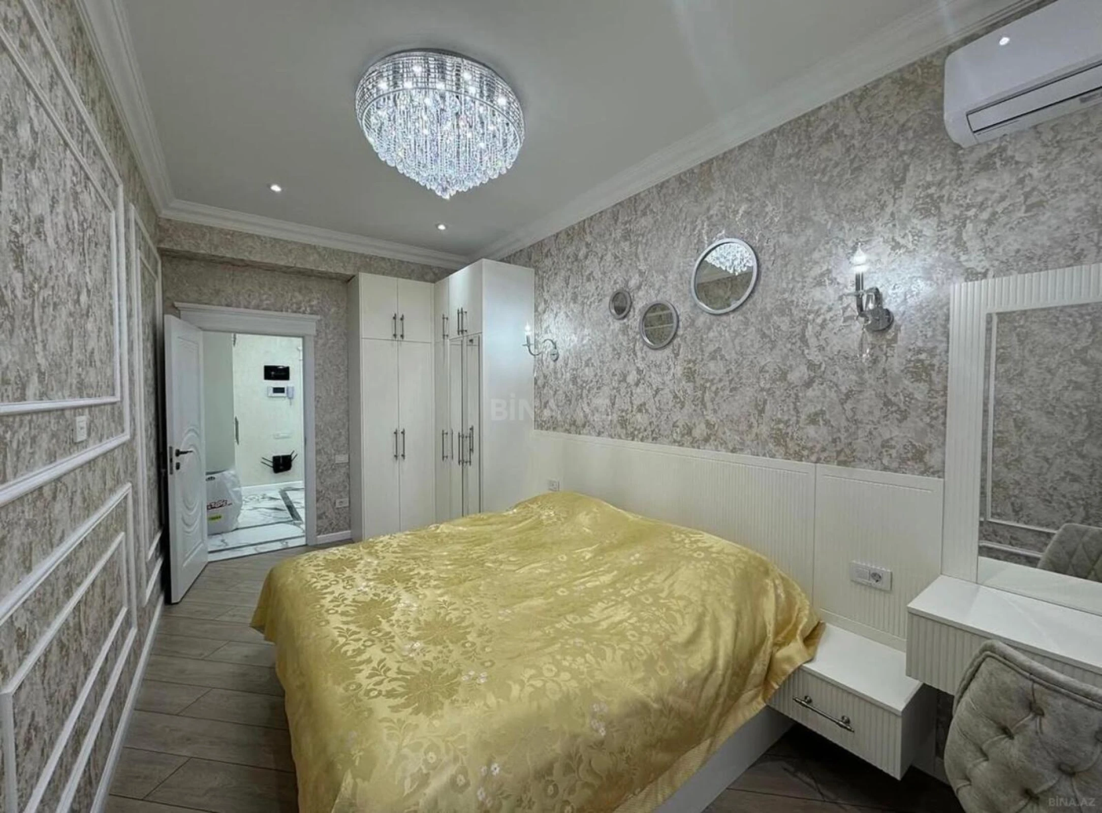 Satılır 2 otaqlı mənzil 108 m²