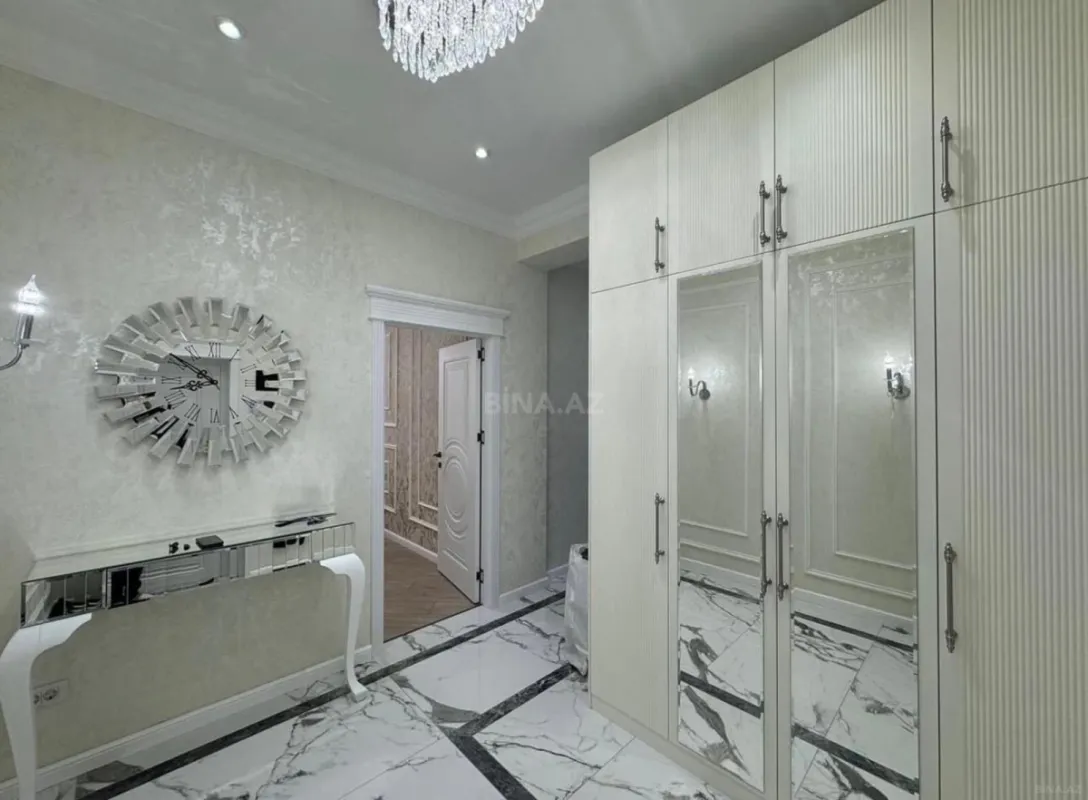 Satılır 2 otaqlı mənzil 108 m²