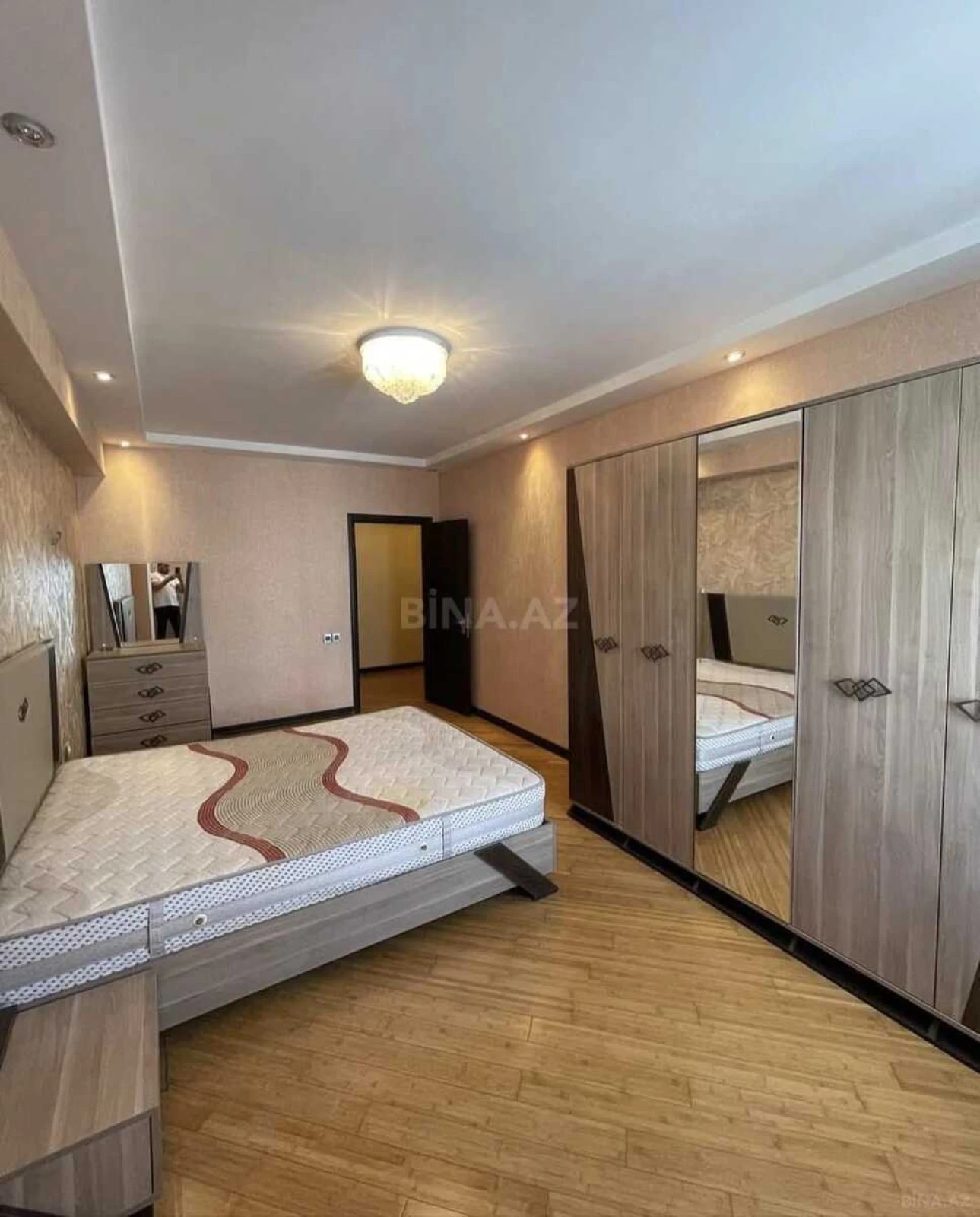 Satılır 2 otaqlı mənzil 91 m²