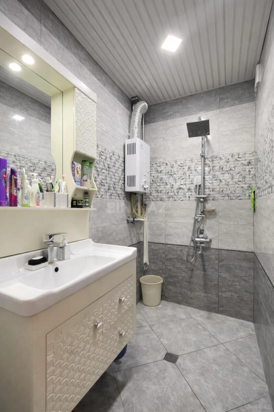 Satılır 5 otaqlı mənzil 127 m²