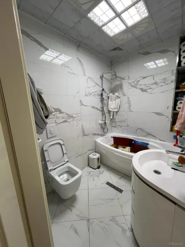 Satılır 3 otaqlı mənzil 146 m²