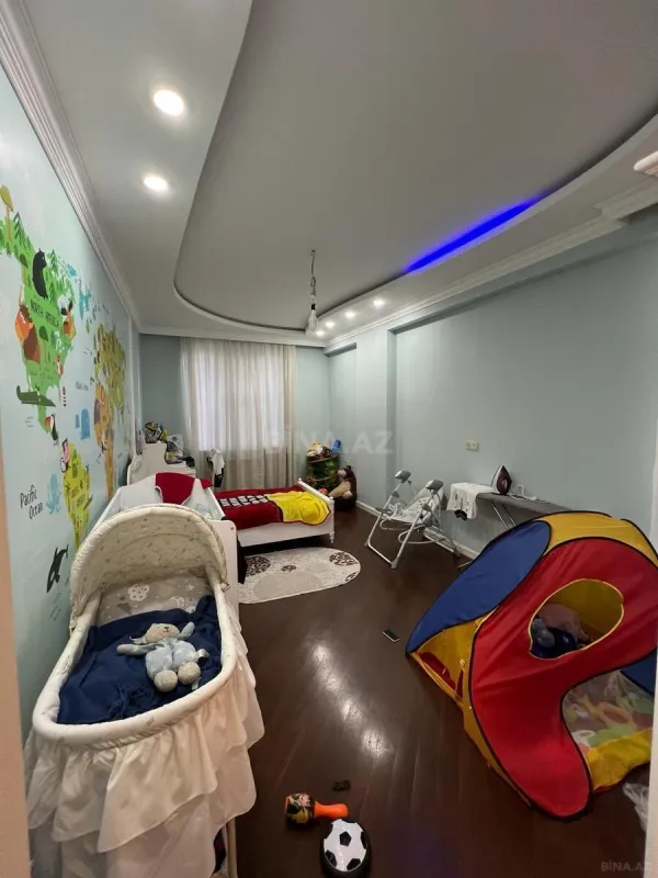 Satılır 3 otaqlı mənzil 146 m²
