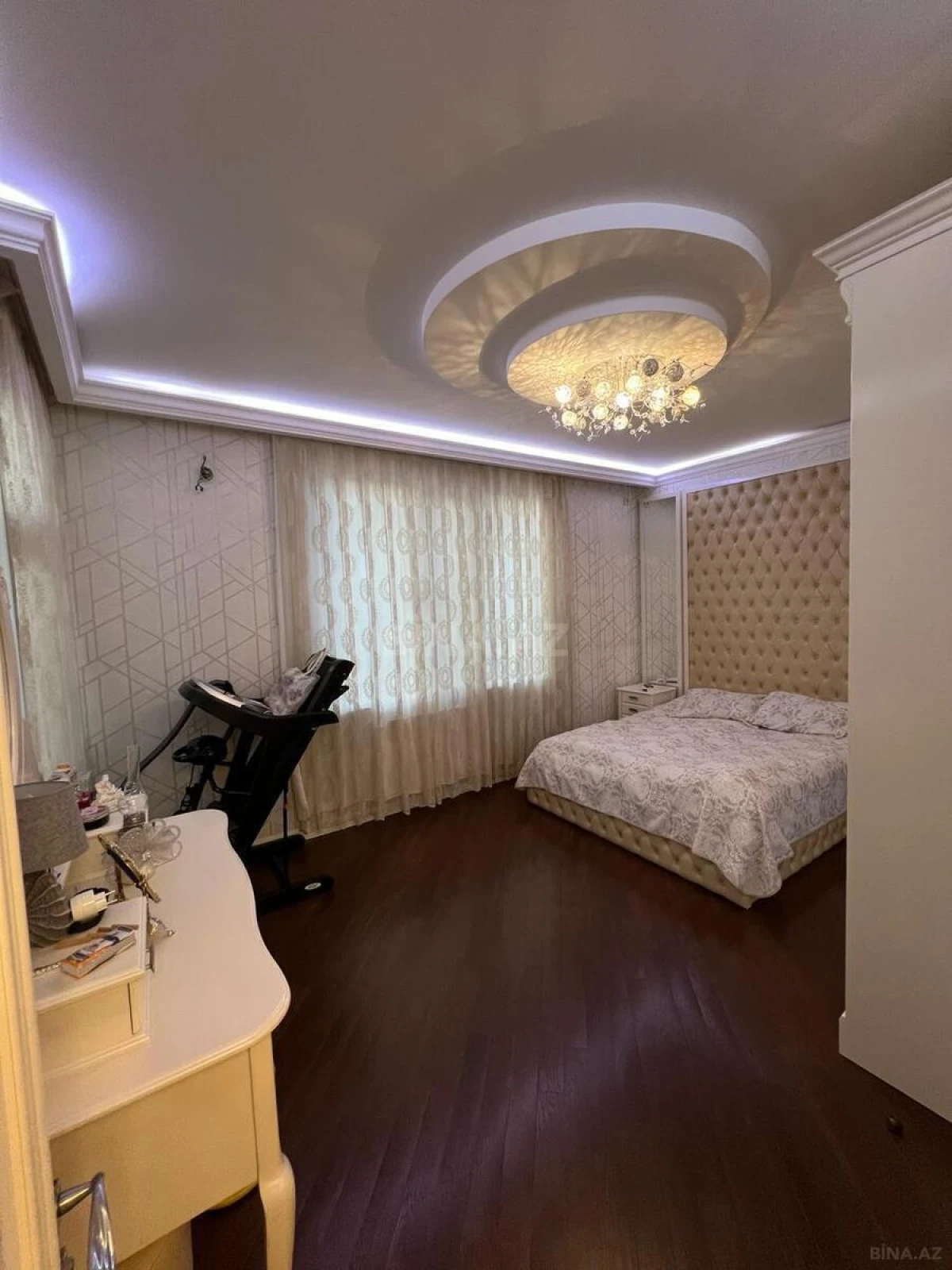 Satılır 3 otaqlı mənzil 146 m²