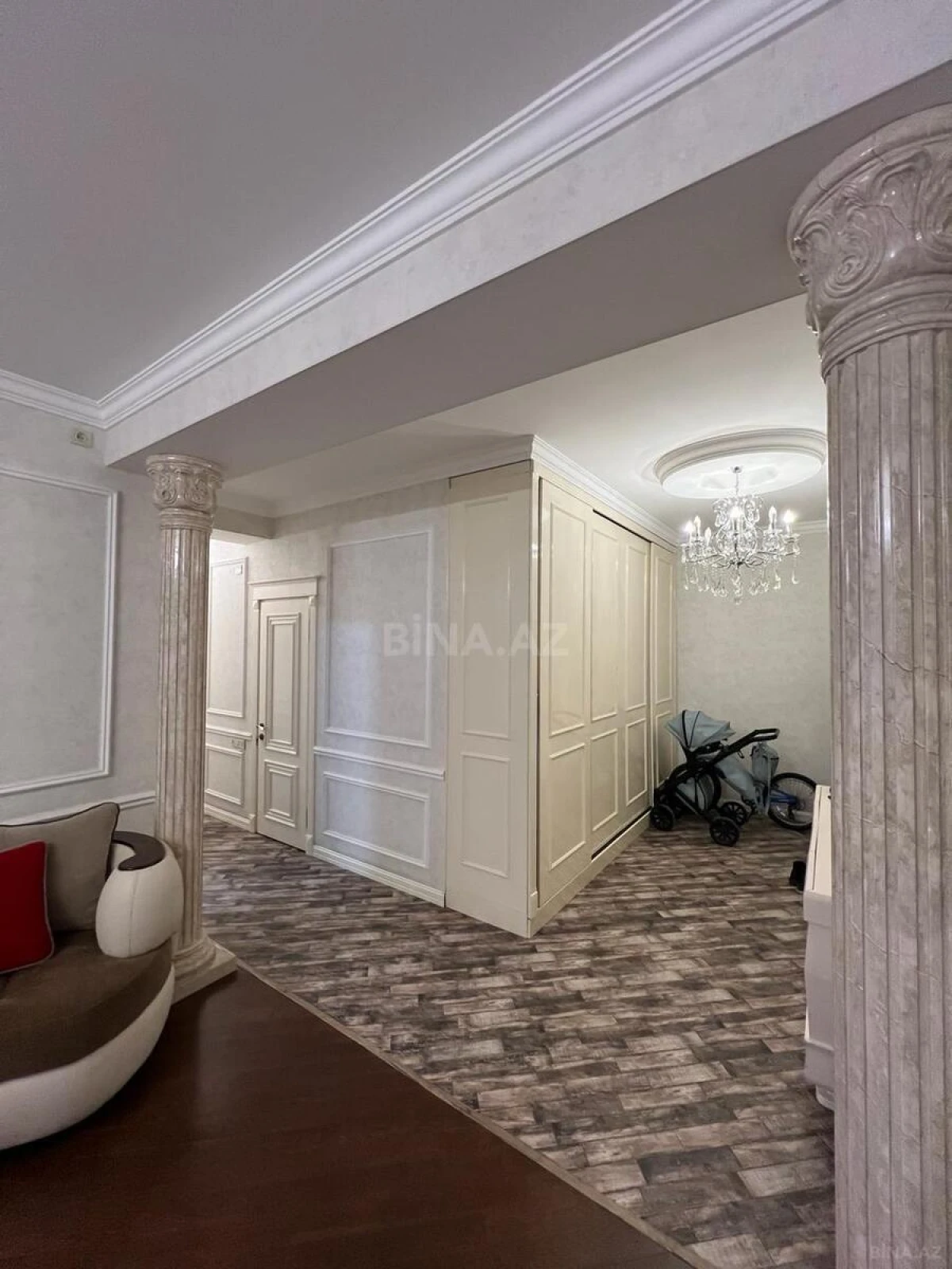Satılır 3 otaqlı mənzil 146 m²