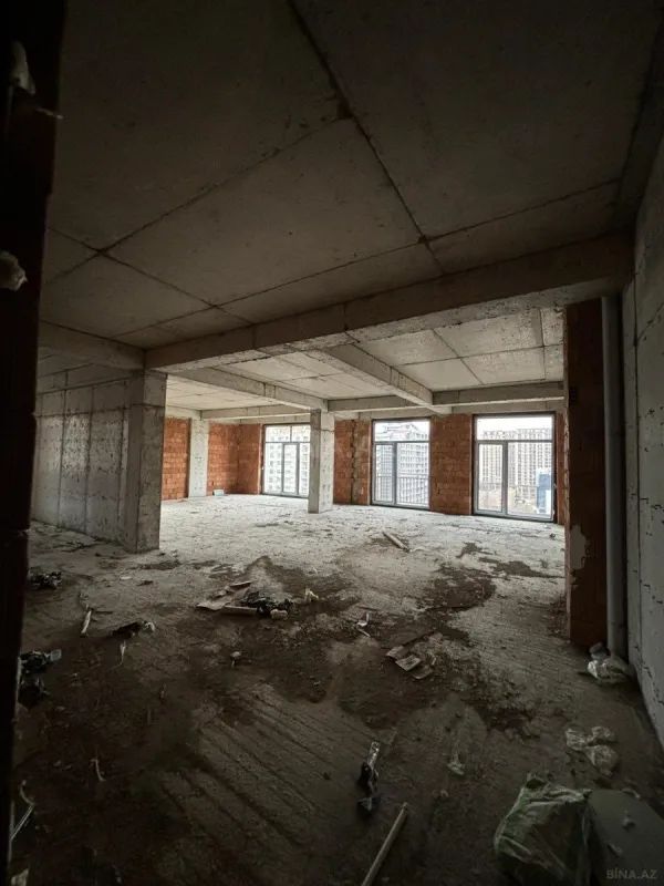 Satılır 4 otaqlı mənzil 144 m²