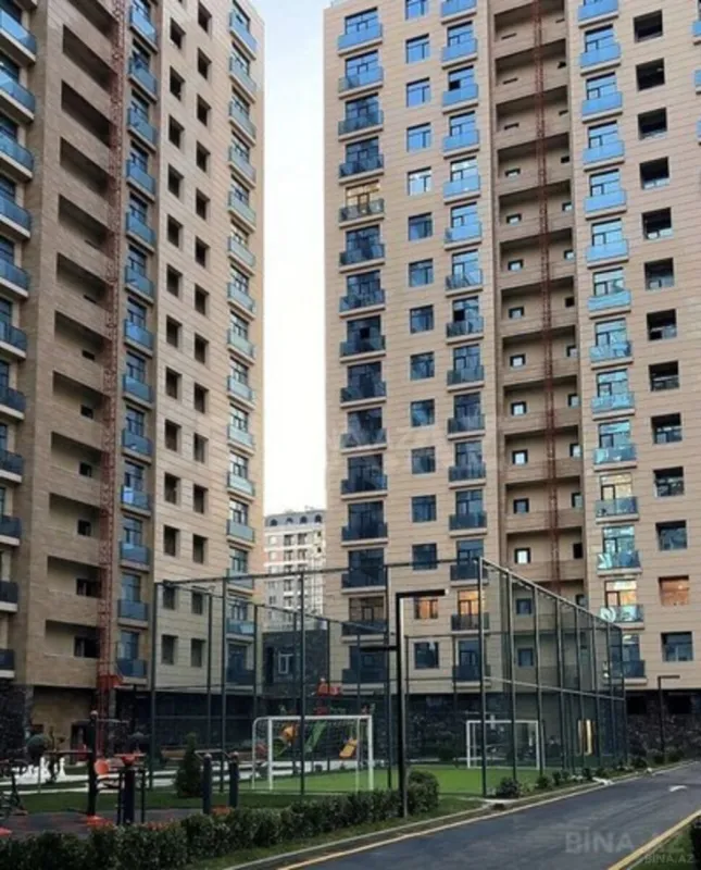Satılır 4 otaqlı mənzil 144 m²