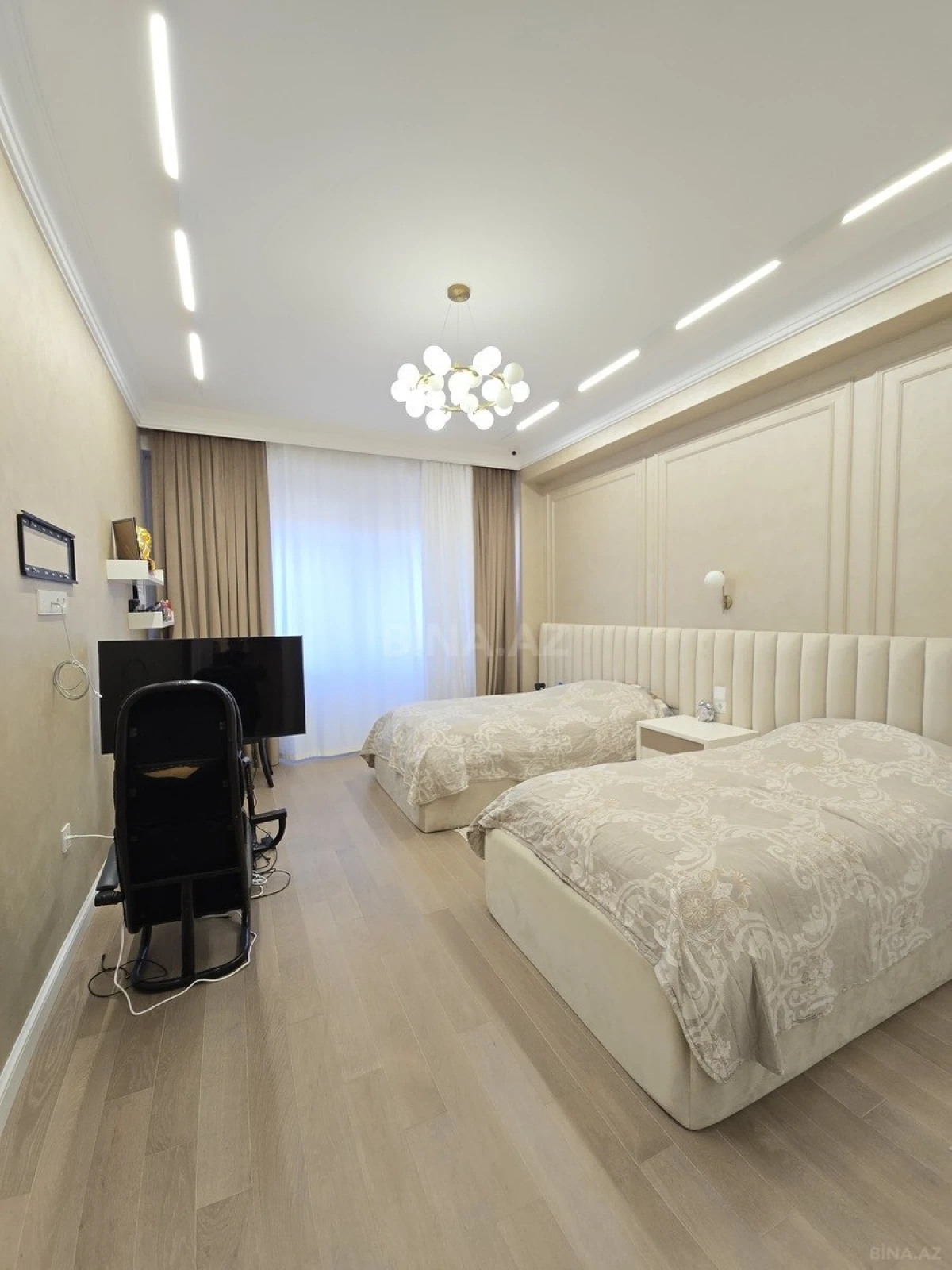 Satılır 4 otaqlı mənzil 179 m²