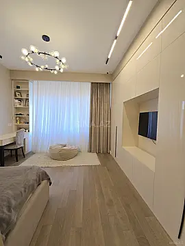Satılır 4 otaqlı mənzil 179 m²