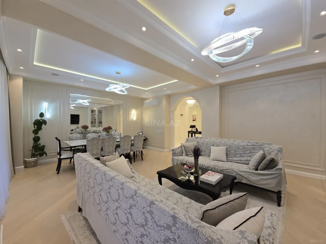 Satılır 4 otaqlı mənzil 179 m²