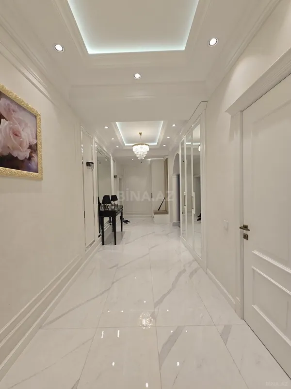 Satılır 4 otaqlı mənzil 179 m²