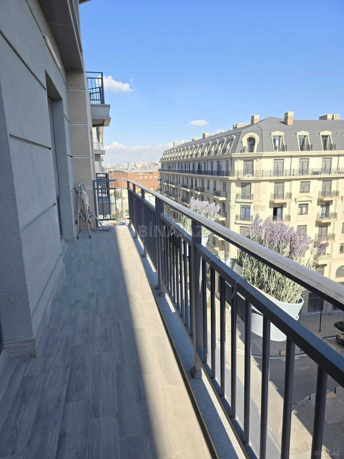 Satılır 4 otaqlı mənzil 179 m²