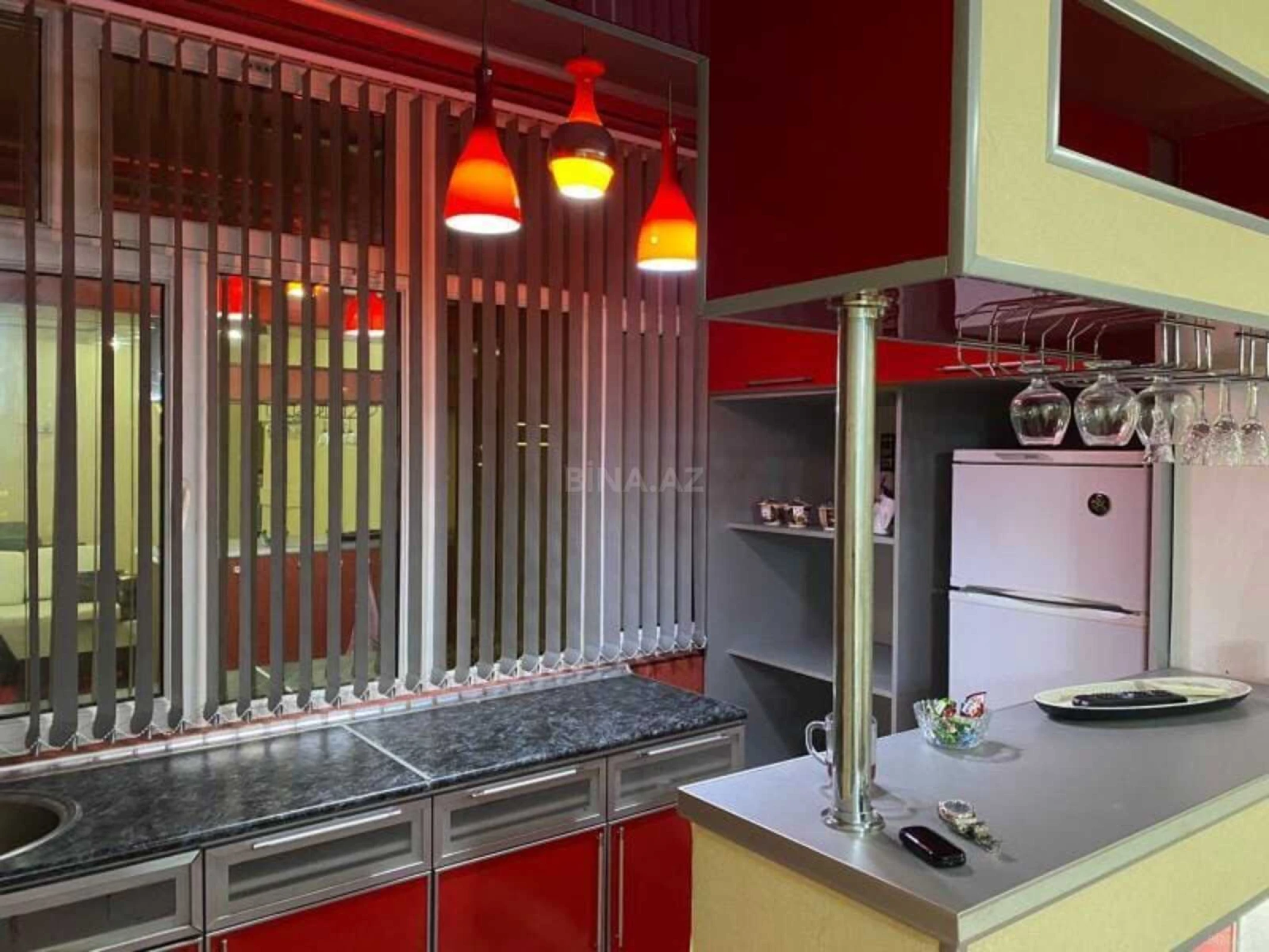 Kirayə verilir 2 otaqlı mənzil 75 m²