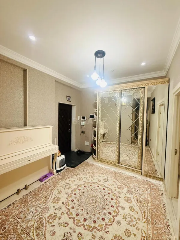 Satılır 3 otaqlı mənzil 108 m²