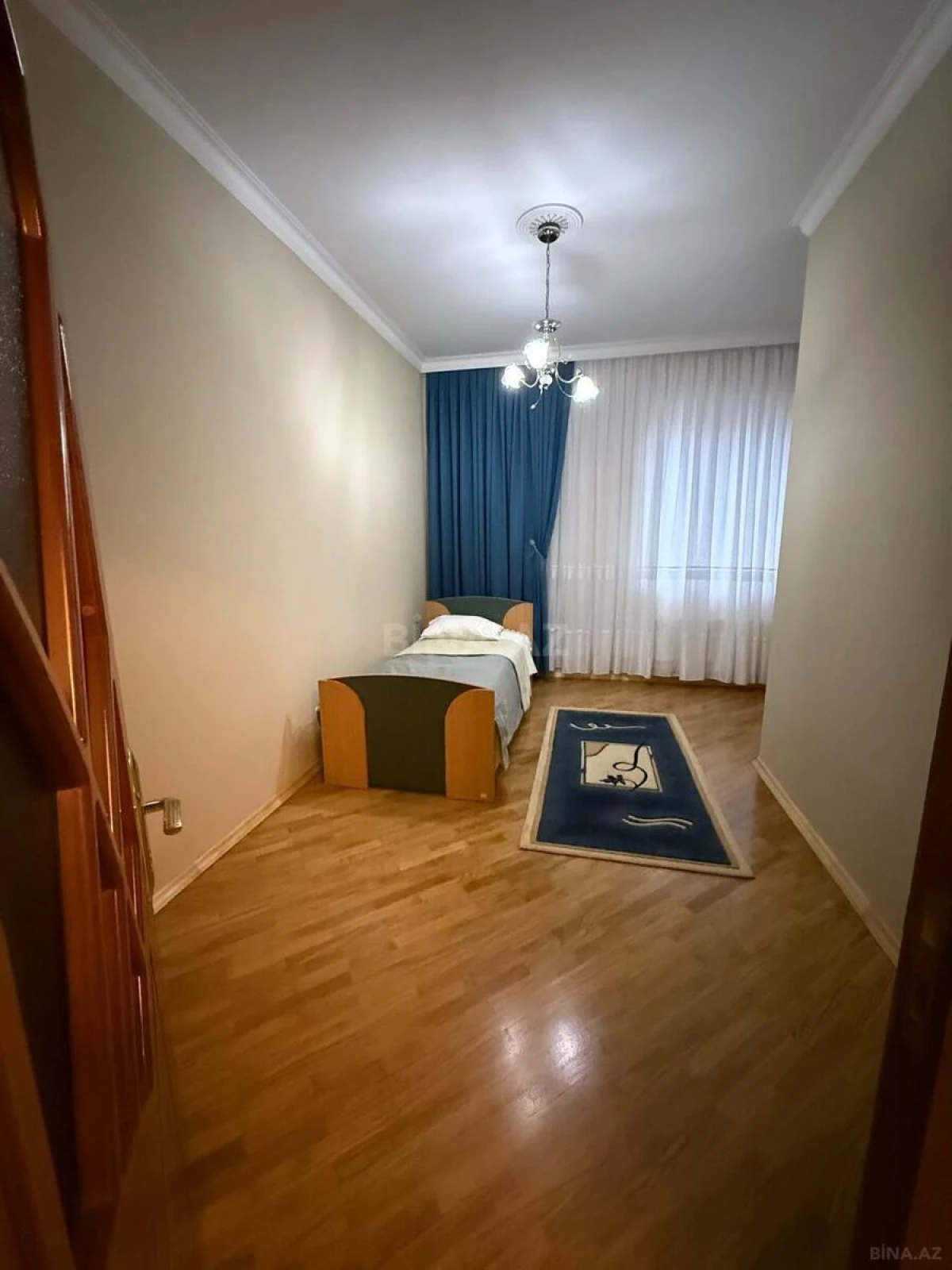 Kirayə verilir 4 otaqlı mənzil 140 m²