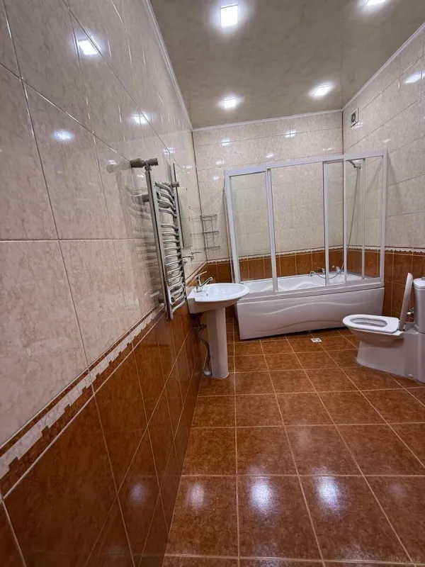 Kirayə verilir 4 otaqlı mənzil 140 m²