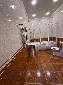 Kirayə verilir 4 otaqlı mənzil 140 m²