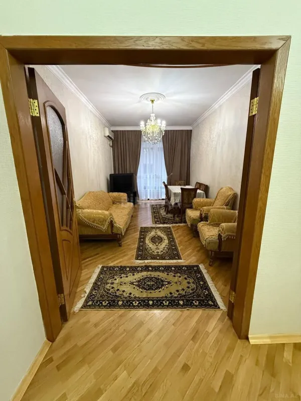 Kirayə verilir 4 otaqlı mənzil 140 m²