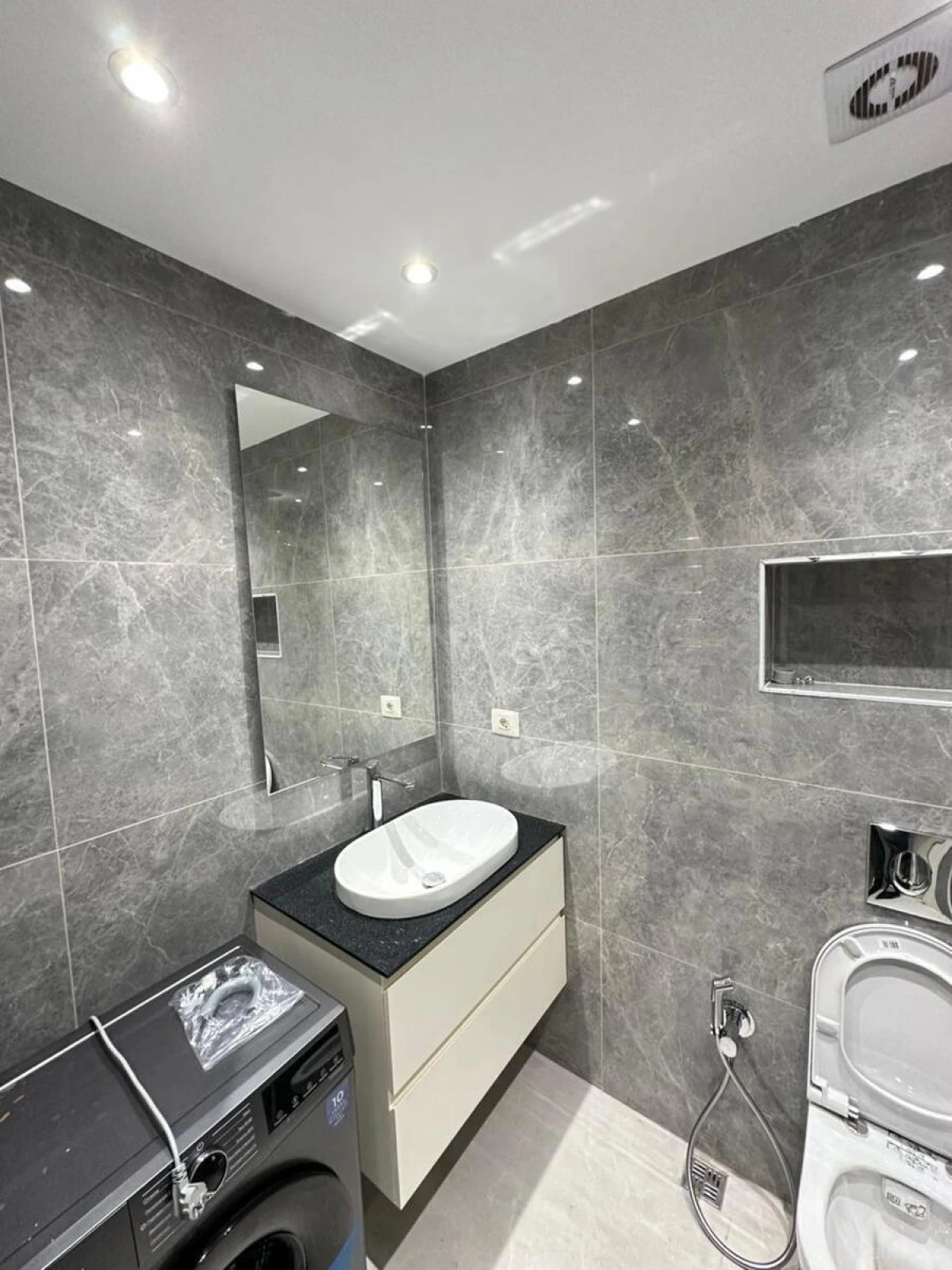 Kirayə verilir 2 otaqlı mənzil 65 m²