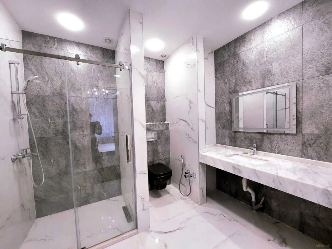 Satılır 4 otaqlı mənzil 180 m²