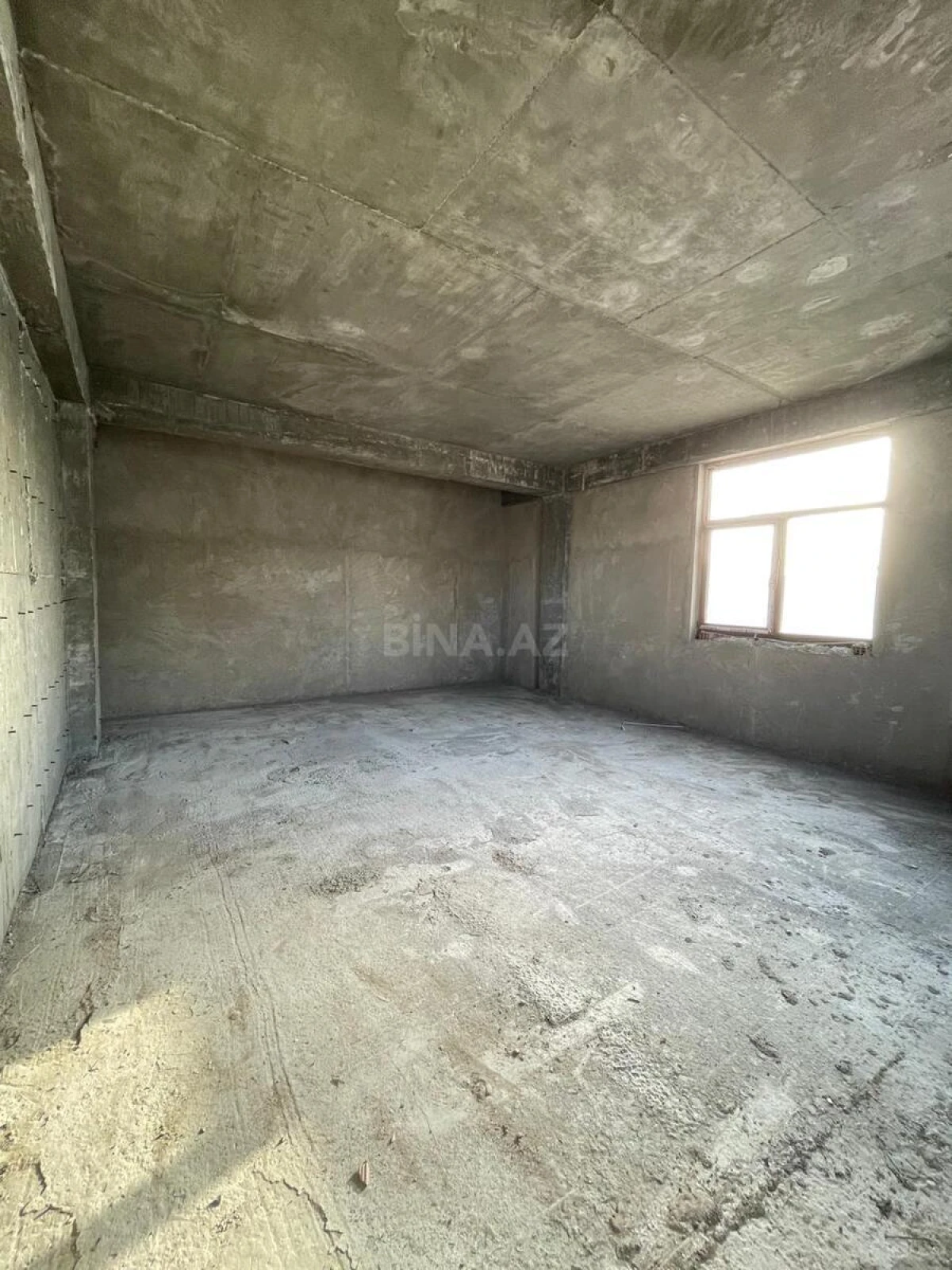Satılır 4 otaqlı mənzil 173 m²