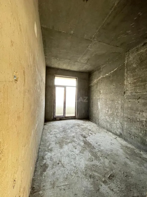 Satılır 4 otaqlı mənzil 173 m²