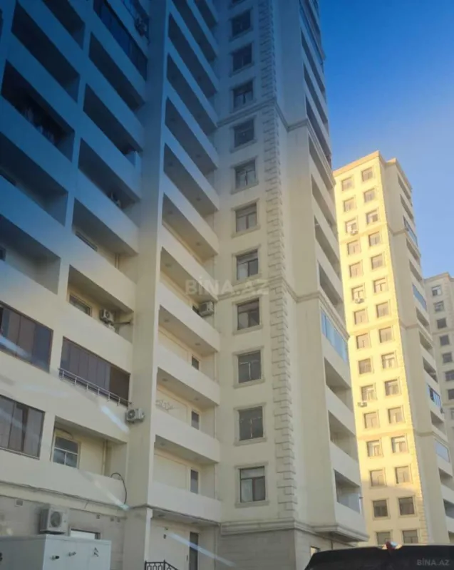 Satılır 4 otaqlı mənzil 173 m²