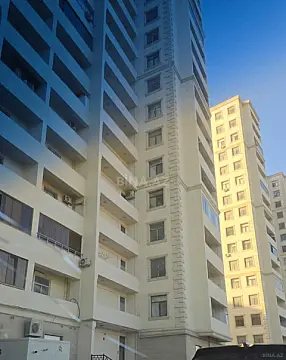 Satılır 4 otaqlı mənzil 173 m²