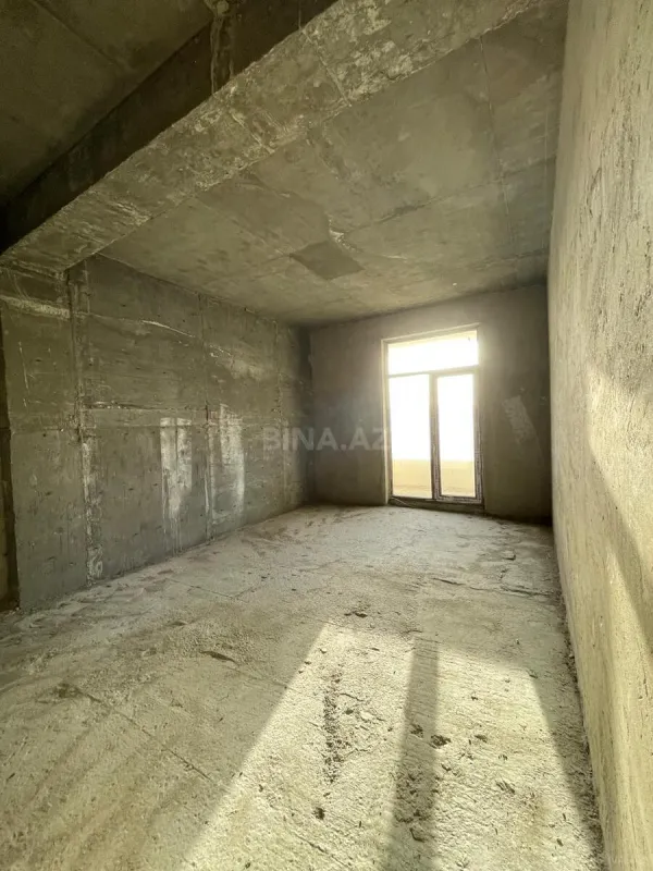 Satılır 4 otaqlı mənzil 173 m²