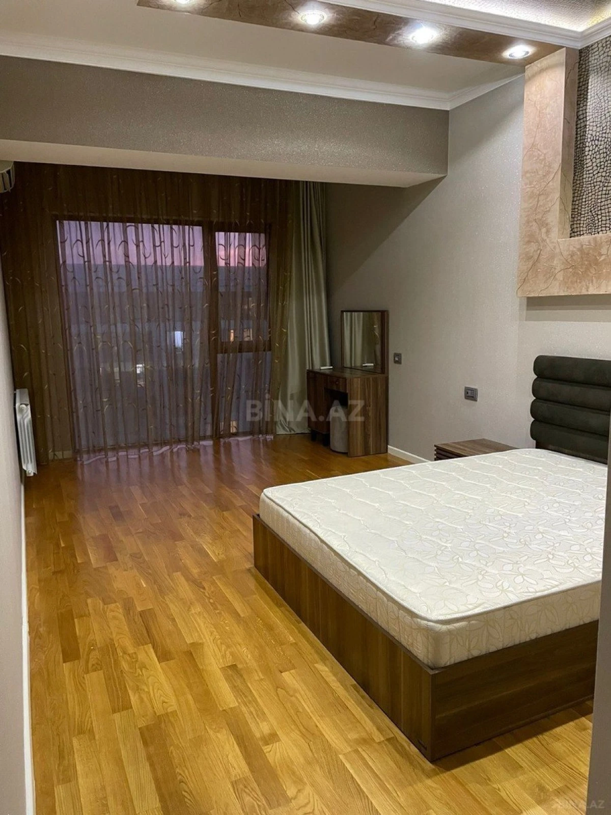 Kirayə verilir 2 otaqlı mənzil 86 m²