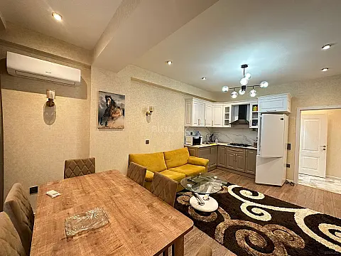 Kirayə verilir 2 otaqlı mənzil 70 m²