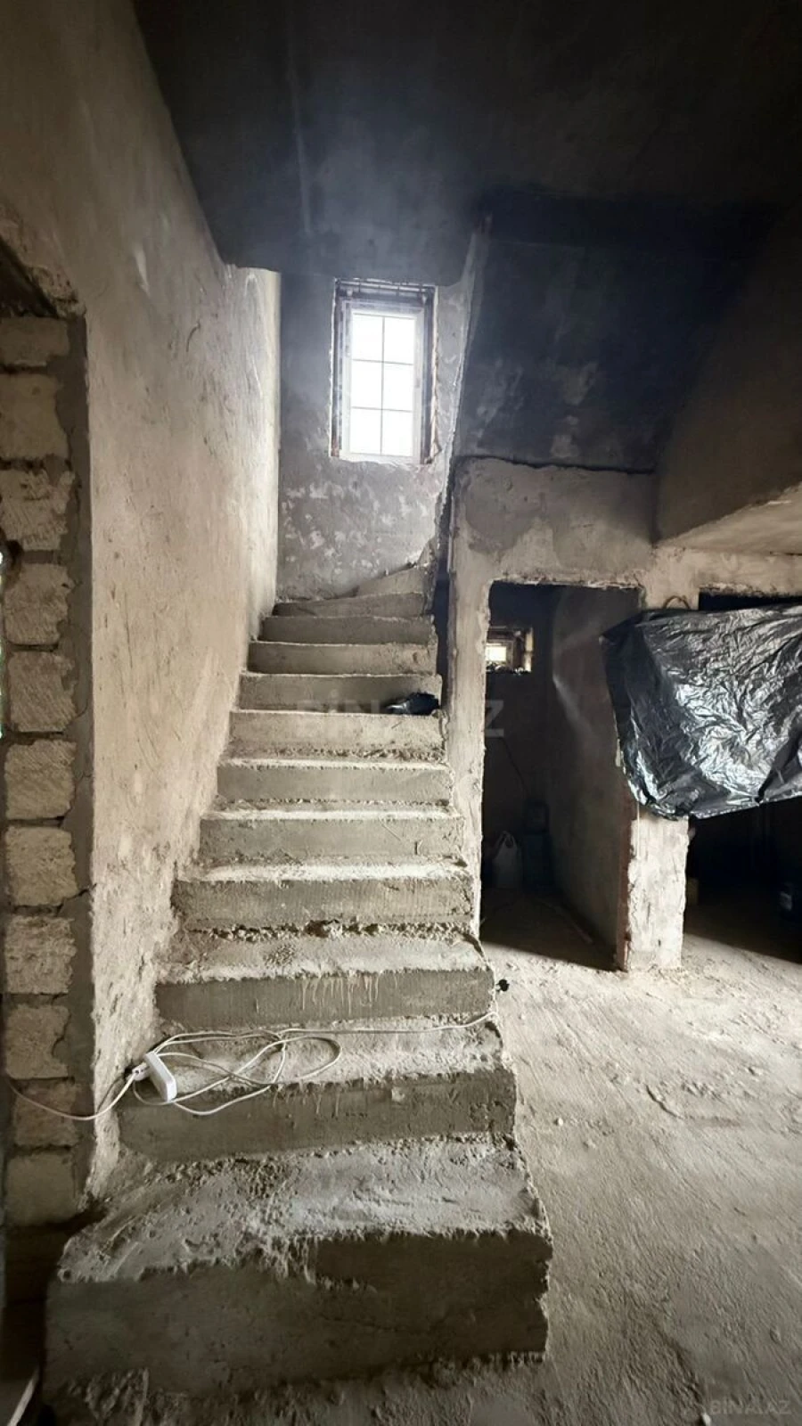 Satılır 5 otaqlı həyət evi 220 m²