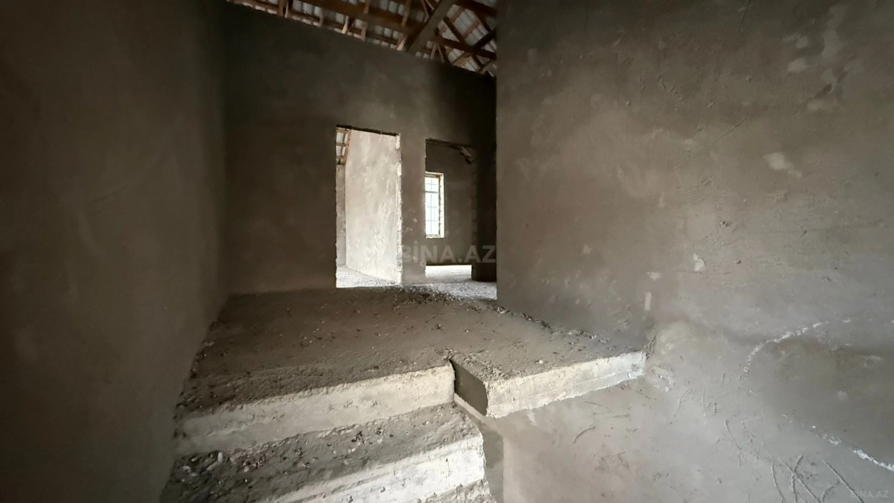 Satılır 5 otaqlı həyət evi 220 m²