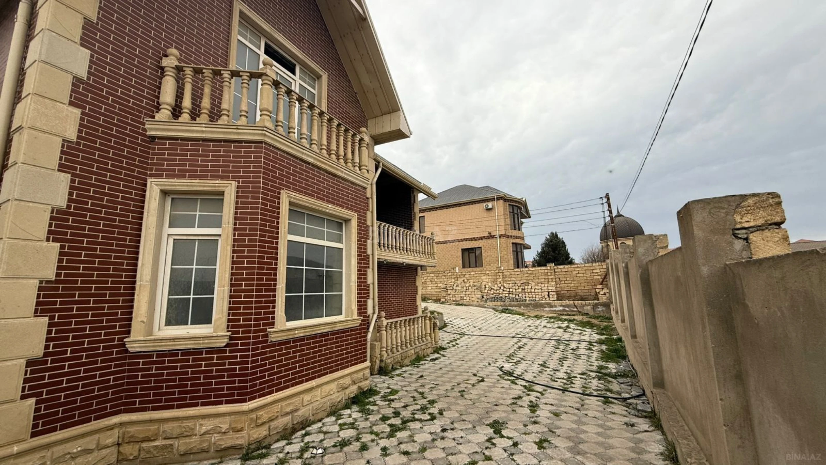 Satılır 5 otaqlı həyət evi 220 m²