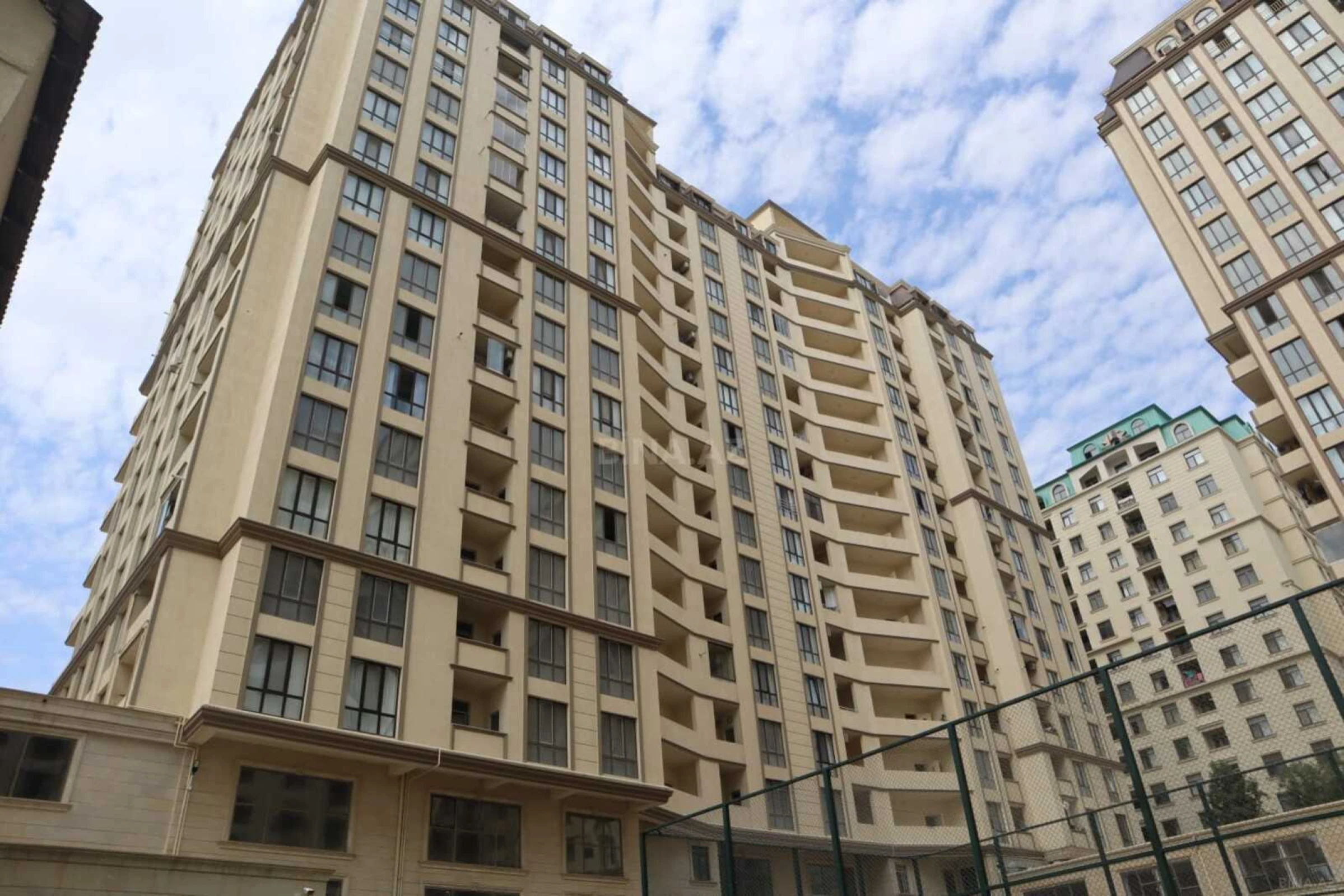 Kirayə verilir 3 otaqlı mənzil 105 m²