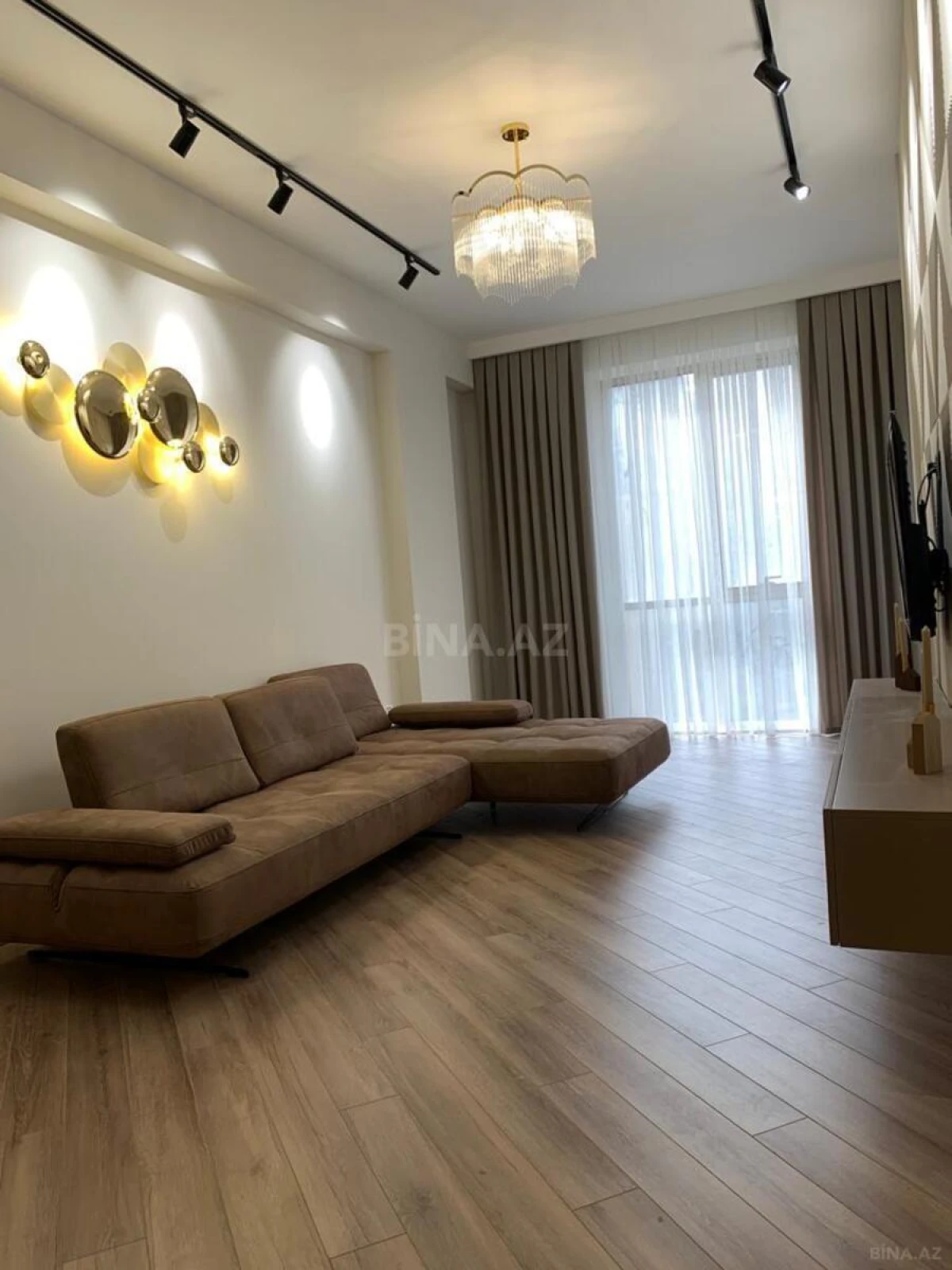 Kirayə verilir 2 otaqlı mənzil 90 m²