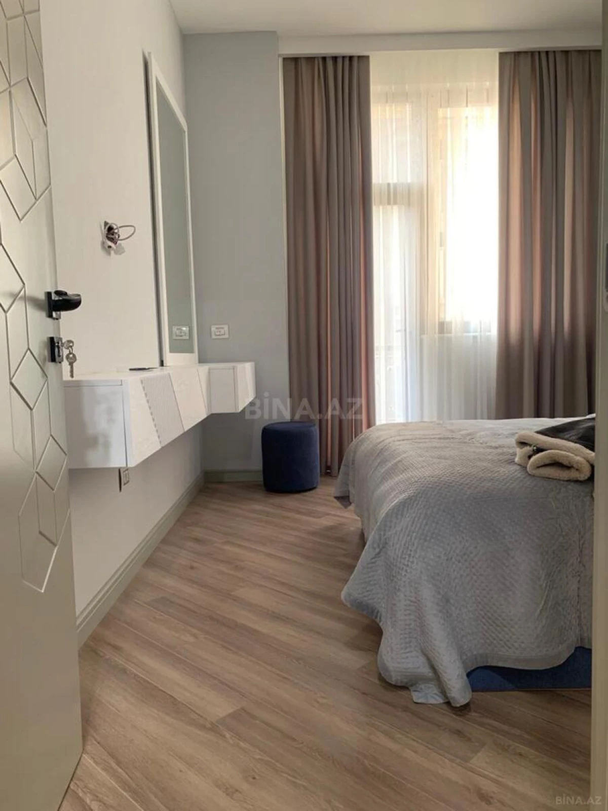 Kirayə verilir 2 otaqlı mənzil 90 m²