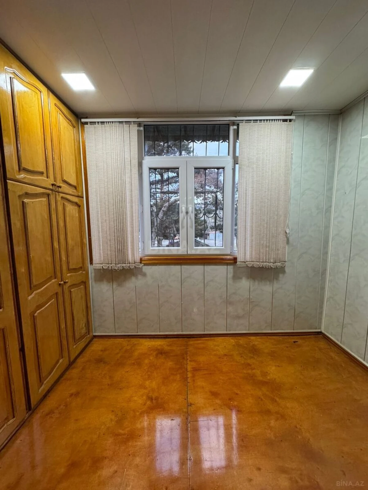 Kirayə verilir 2 otaqlı mənzil 90 m²