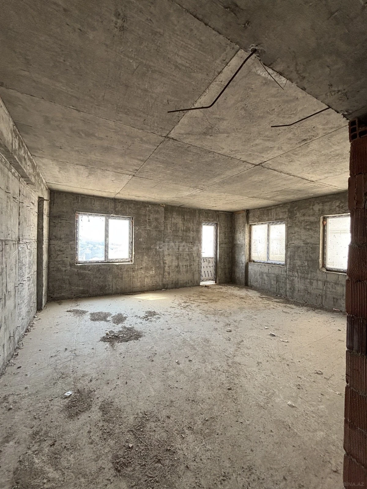 Satılır 3 otaqlı mənzil 136 m²