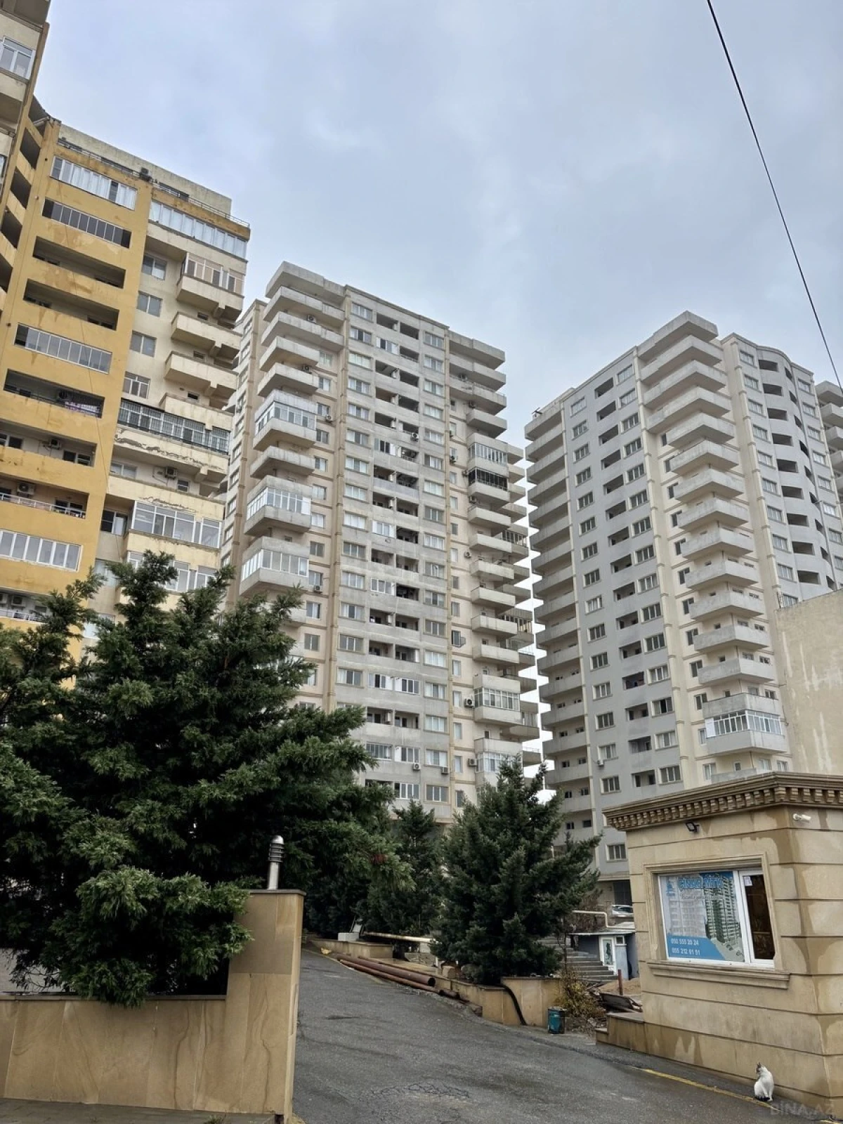 Satılır 3 otaqlı mənzil 136 m²