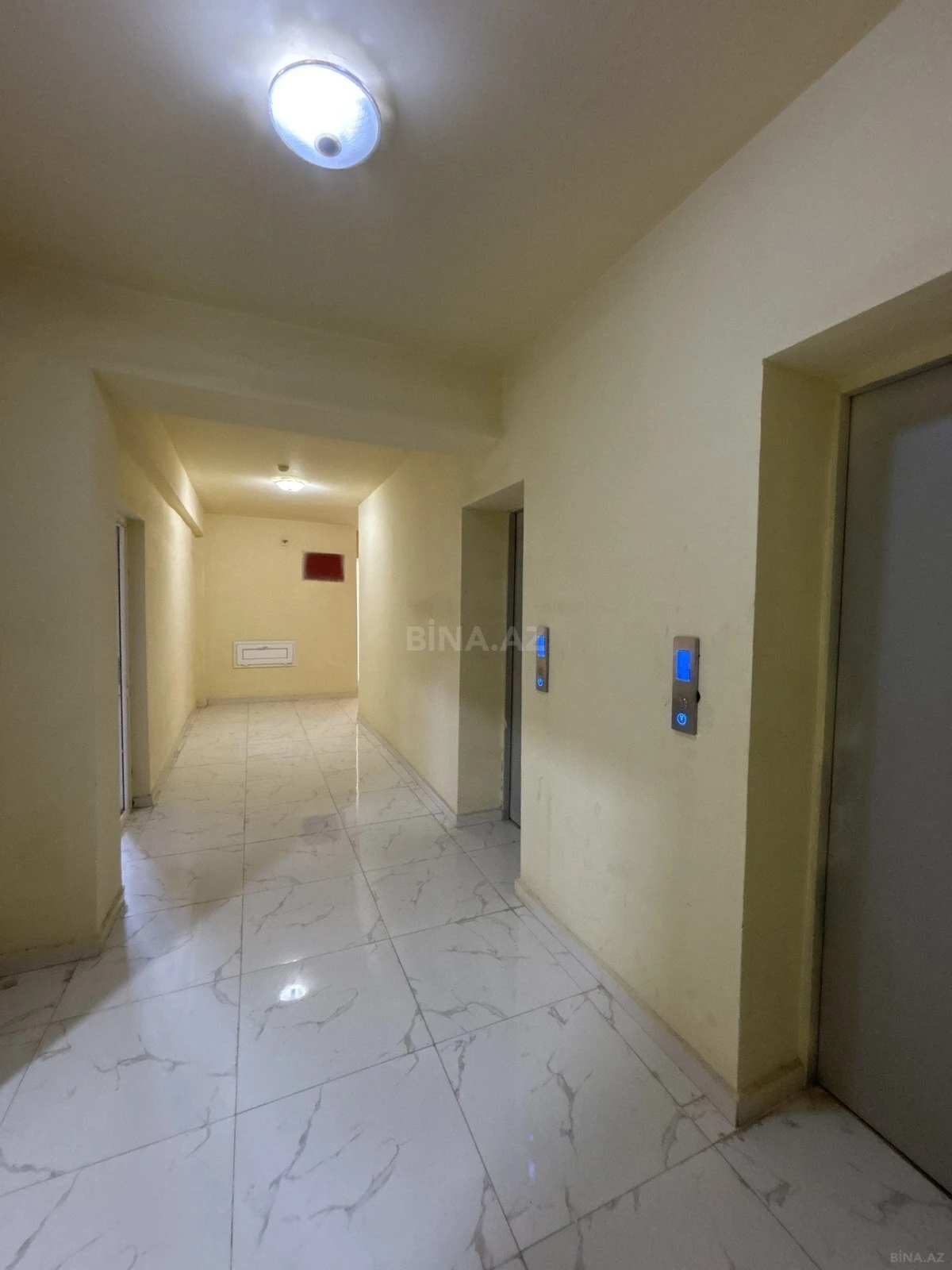Satılır 3 otaqlı mənzil 136 m²