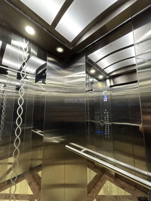 Satılır 3 otaqlı mənzil 136 m²